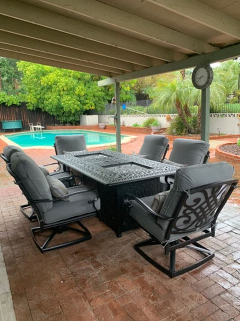 Bridgettown Dining Set with Swivel club chairs